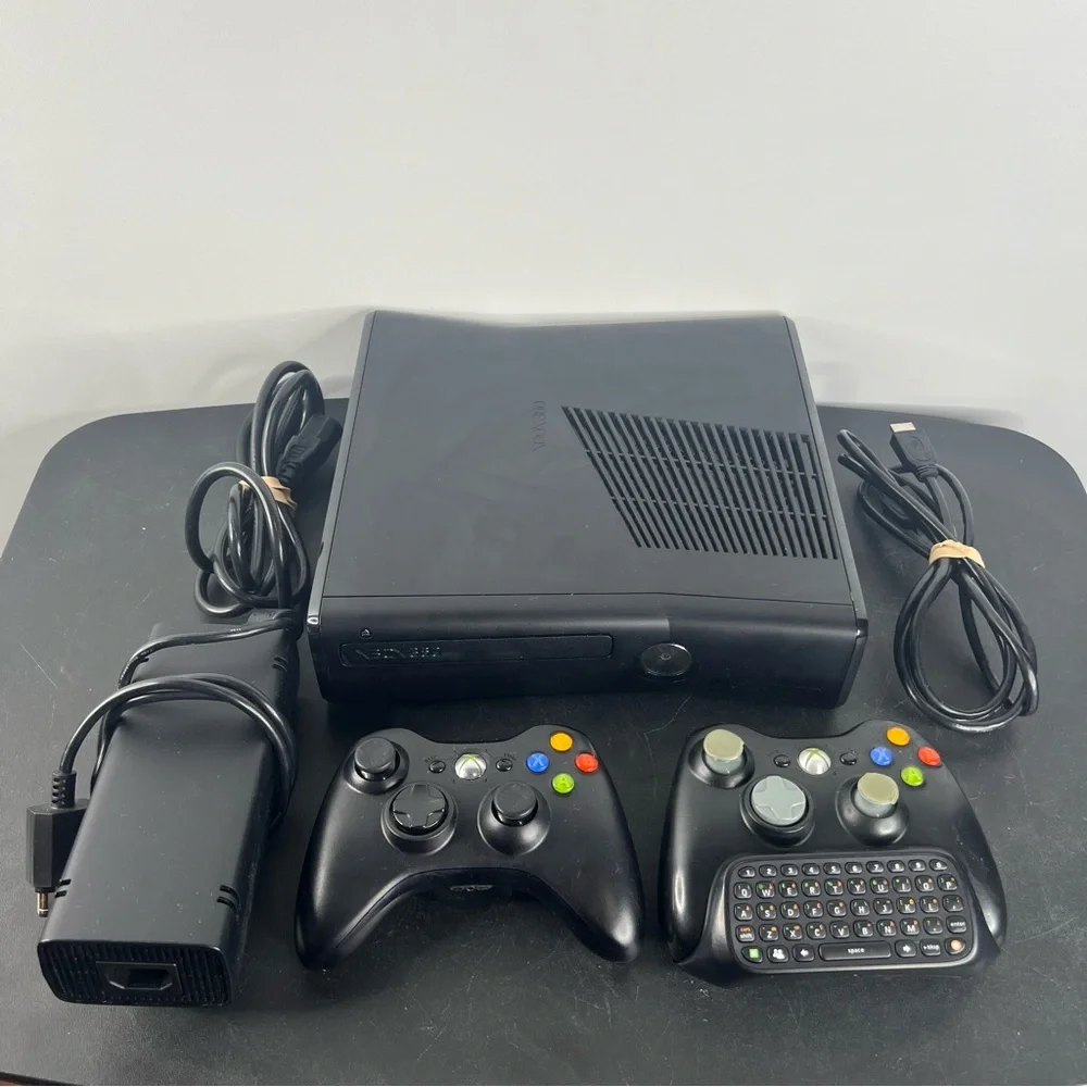 Microsoft Xbox 360 S 4GB Console System Bundle Lot With 9 Games Tested & Working